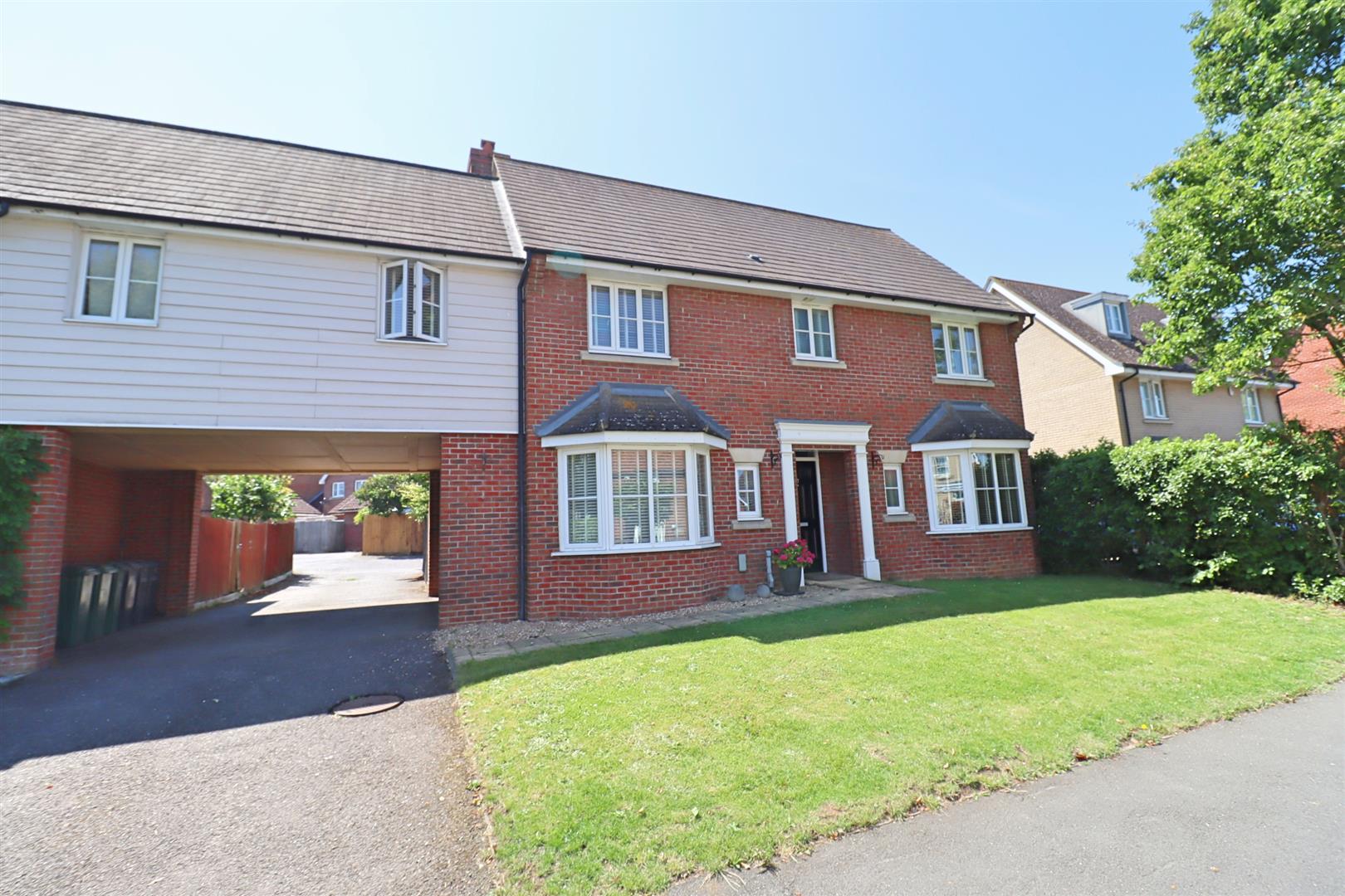 33246845 Queenborough Lane, Great Notley, Braintree